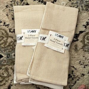 VCNY Beige and White Hand Towels Set 2 pk x 2 (4) towels nwt
